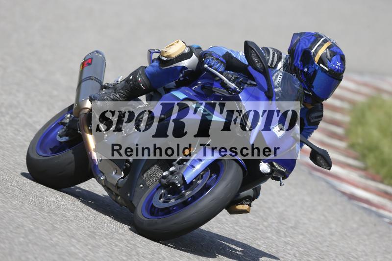 Archiv-2025/09 22.04.2025 Cornu Master School ADR/rot-rouge/0-1